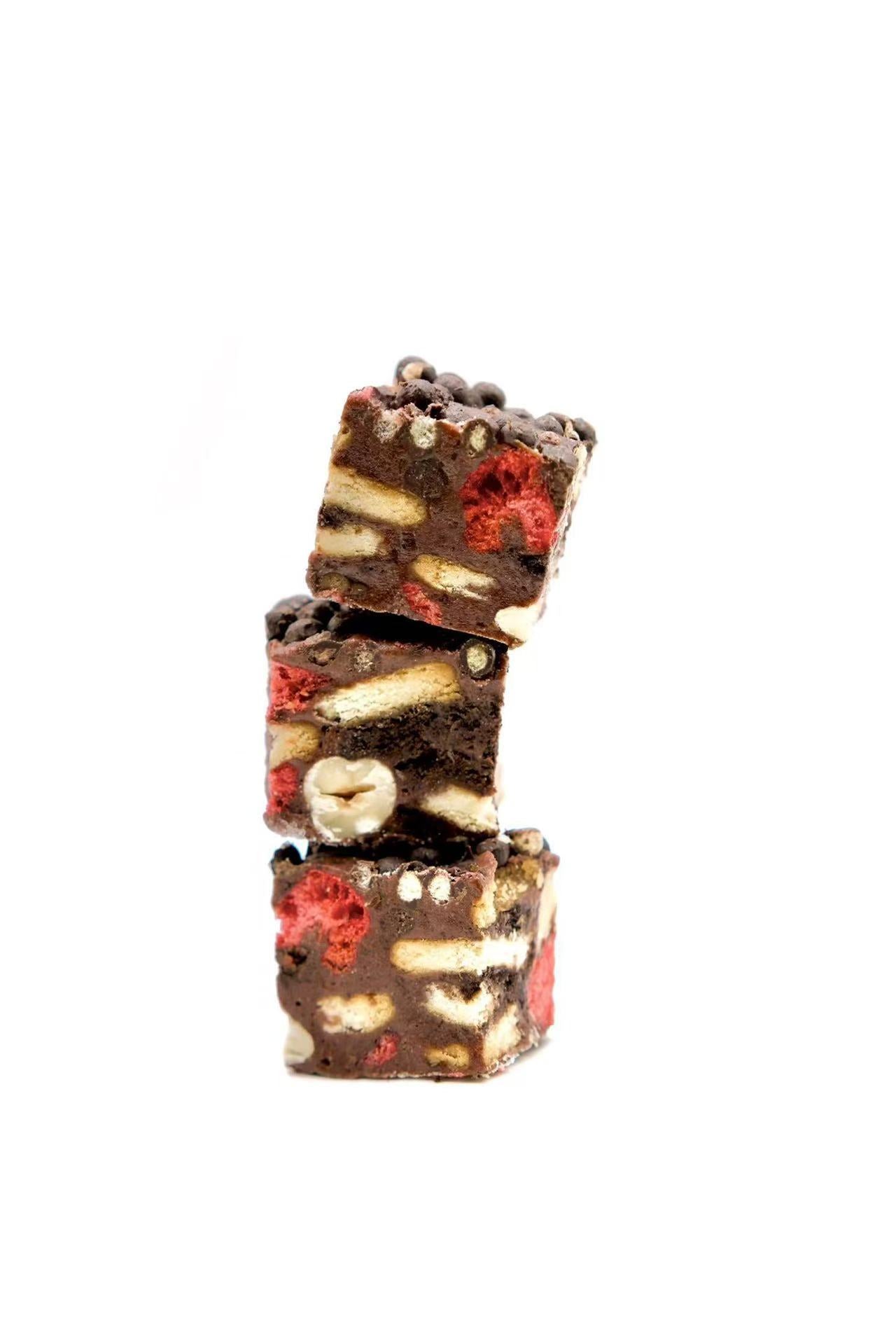Nuts Crunch - Valrhona Chocolate Strawberry